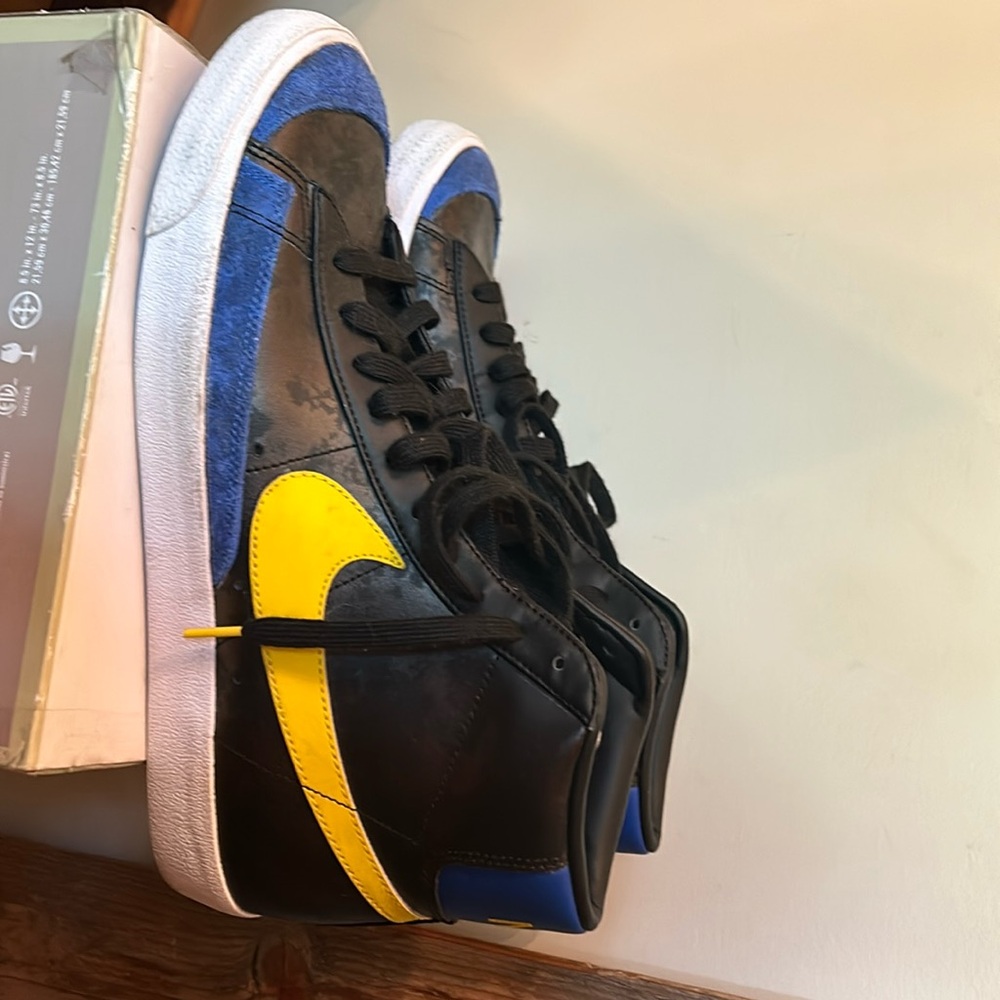 - Nike Blazer Mid Peace, Love and Basketball